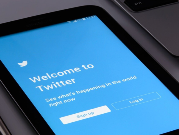 Twitter Gets Even More Accessible with a New Share Button for LinkedIn and WhatsApp